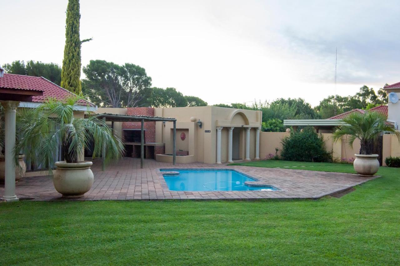 Toscana Estate Bloemfontein Extérieur photo